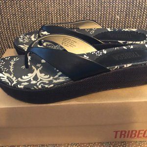 Kenneth Cole Tribeca black wedge sandals OUTLAW size 7.5